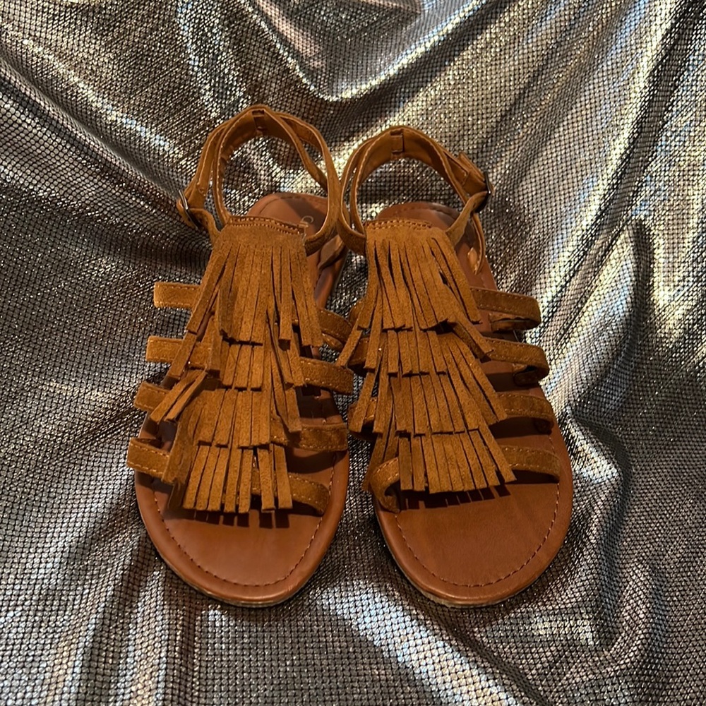 New Woman’s Cityclassified Tan Suede Leather Fringe Sandals size 8 1/2 beautiful